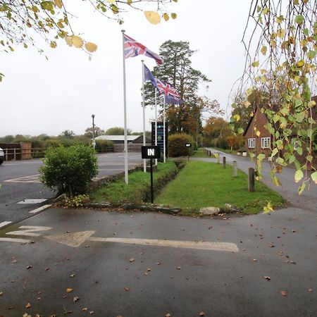 Trivelles Waterhall Country Gatwick Hotel & Airport Parking Crawley  Ngoại thất bức ảnh