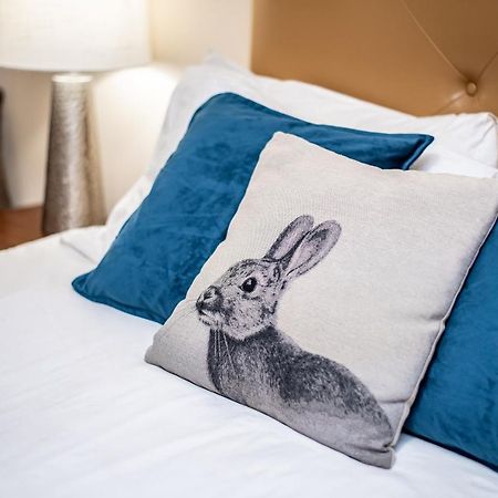 Trivelles Waterhall Country Gatwick Hotel & Airport Parking Crawley  Ngoại thất bức ảnh