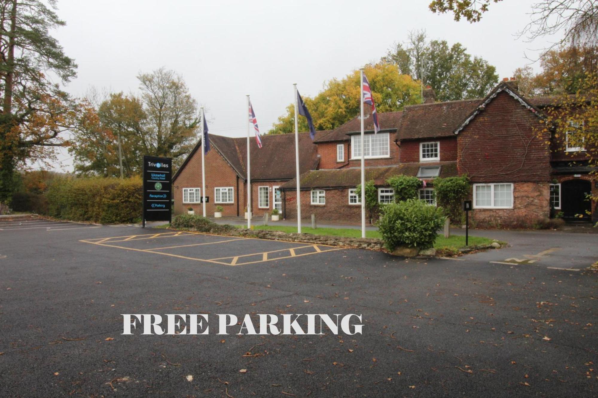 Trivelles Waterhall Country Gatwick Hotel & Airport Parking Crawley  Ngoại thất bức ảnh