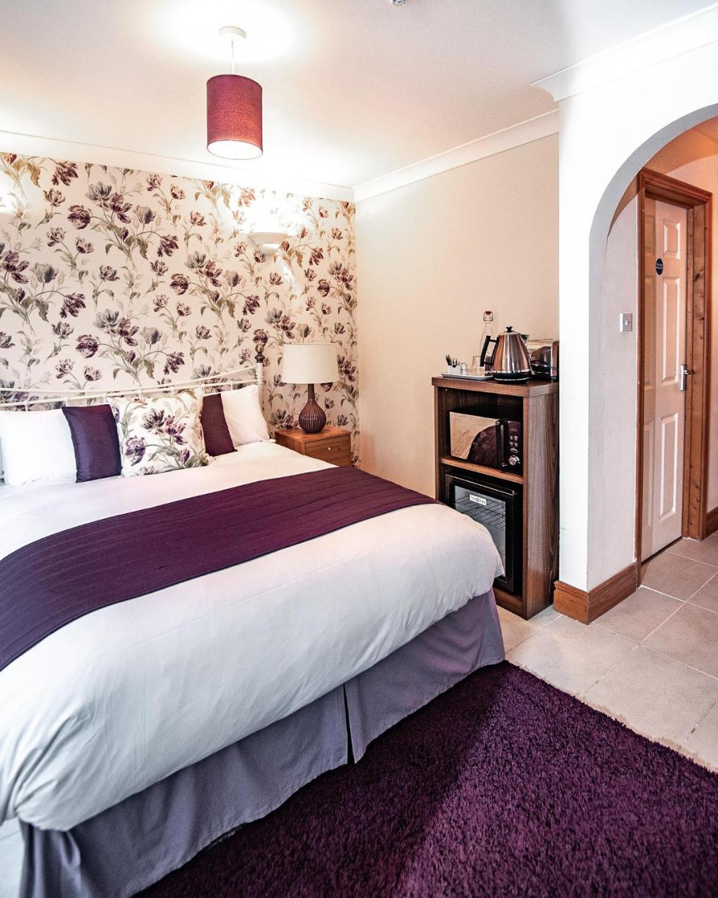 Trivelles Waterhall Country Gatwick Hotel & Airport Parking Crawley  Ngoại thất bức ảnh