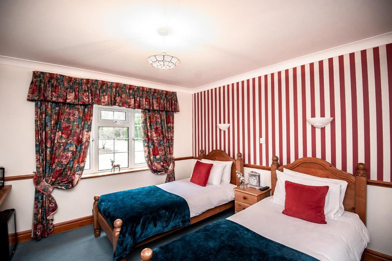 Trivelles Waterhall Country Gatwick Hotel & Airport Parking Crawley  Ngoại thất bức ảnh