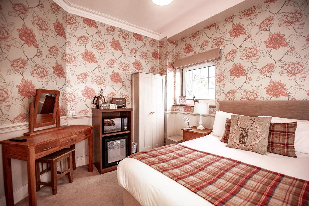 Trivelles Waterhall Country Gatwick Hotel & Airport Parking Crawley  Ngoại thất bức ảnh
