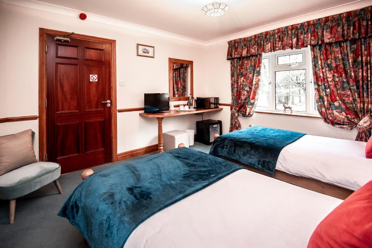 Trivelles Waterhall Country Gatwick Hotel & Airport Parking Crawley  Ngoại thất bức ảnh