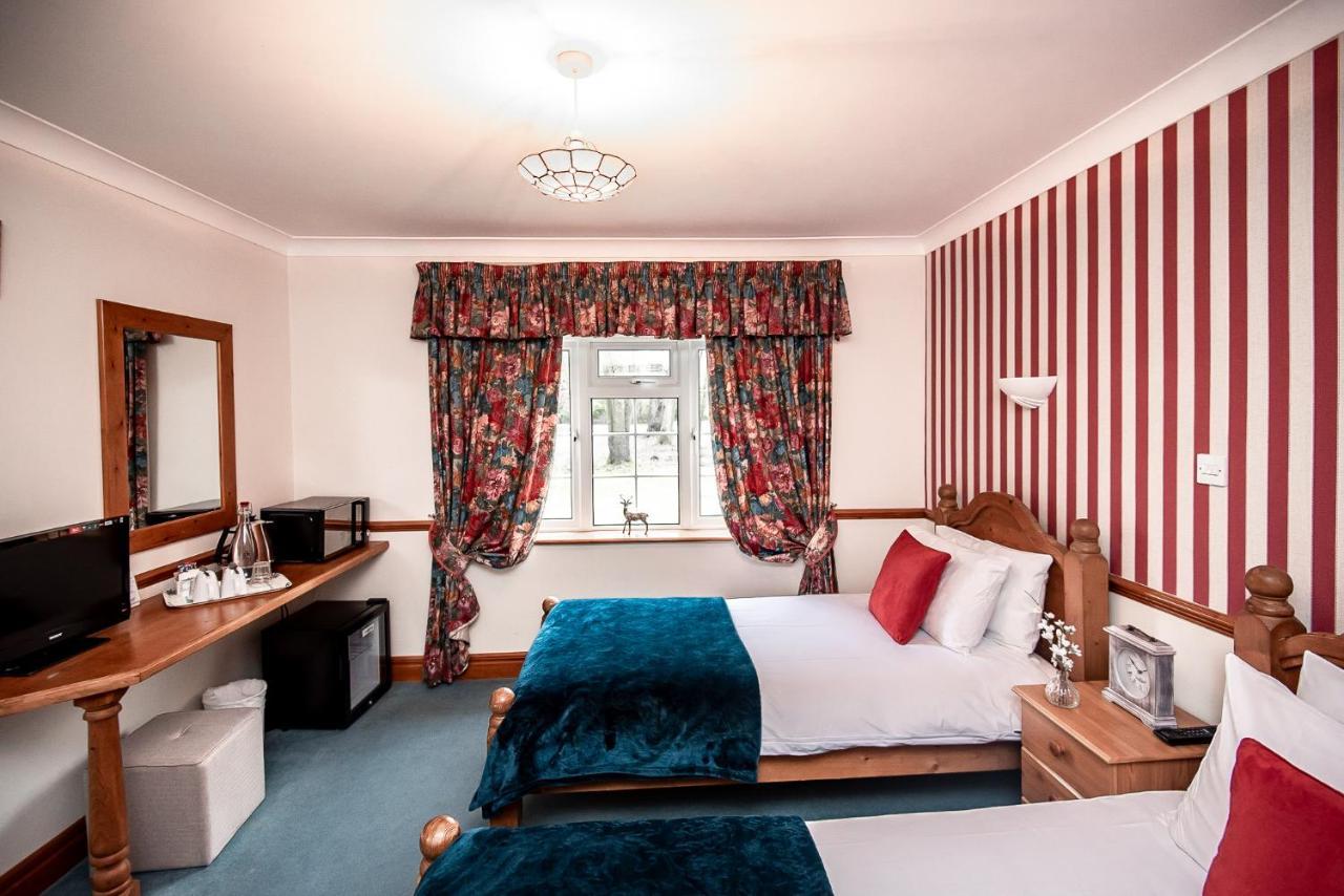 Trivelles Waterhall Country Gatwick Hotel & Airport Parking Crawley  Ngoại thất bức ảnh