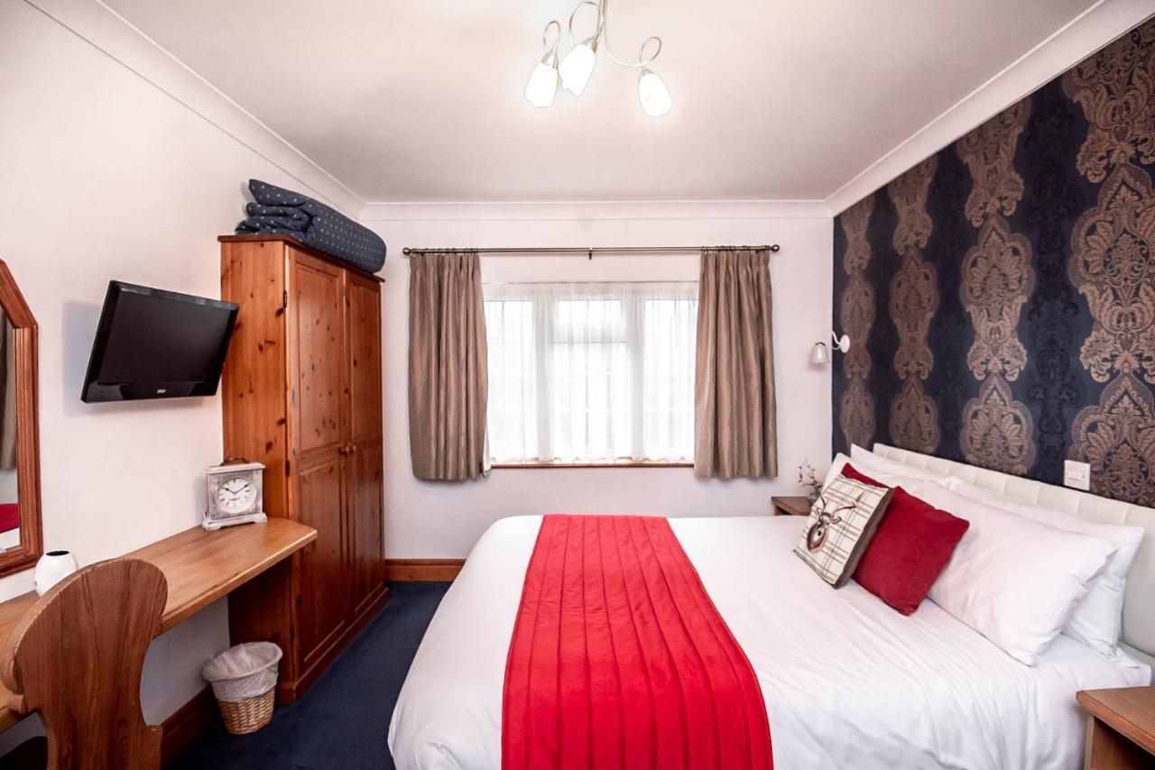 Trivelles Waterhall Country Gatwick Hotel & Airport Parking Crawley  Ngoại thất bức ảnh