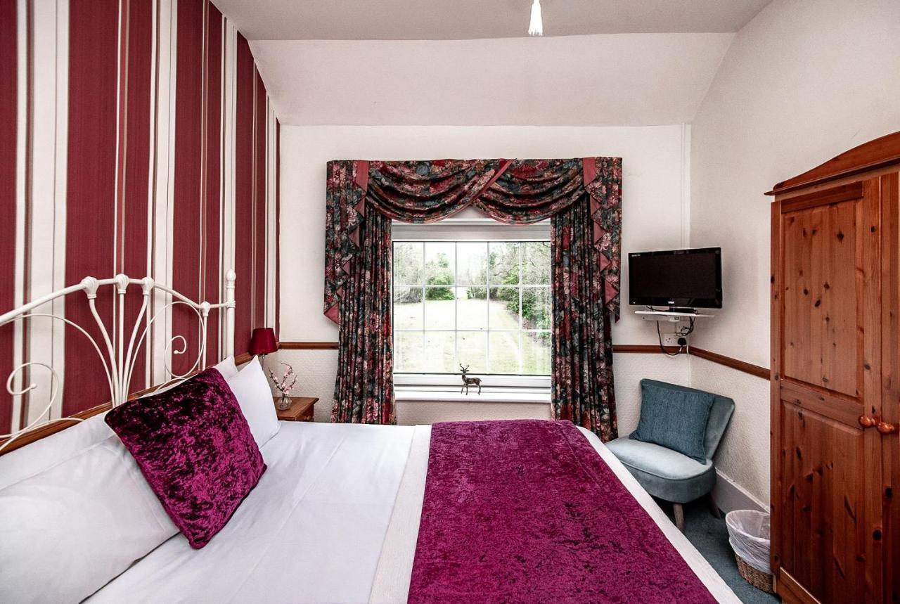 Trivelles Waterhall Country Gatwick Hotel & Airport Parking Crawley  Ngoại thất bức ảnh