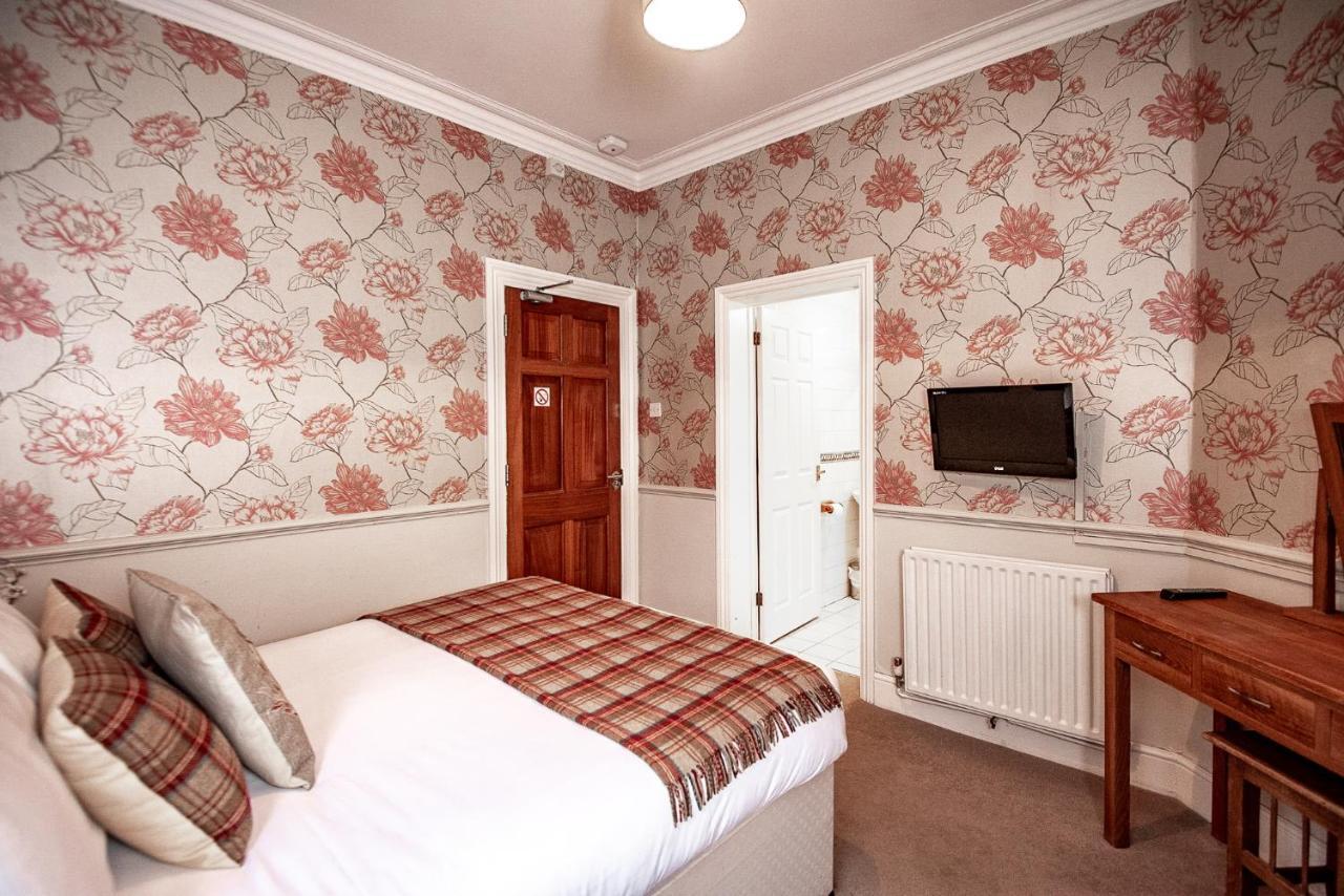 Trivelles Waterhall Country Gatwick Hotel & Airport Parking Crawley  Ngoại thất bức ảnh