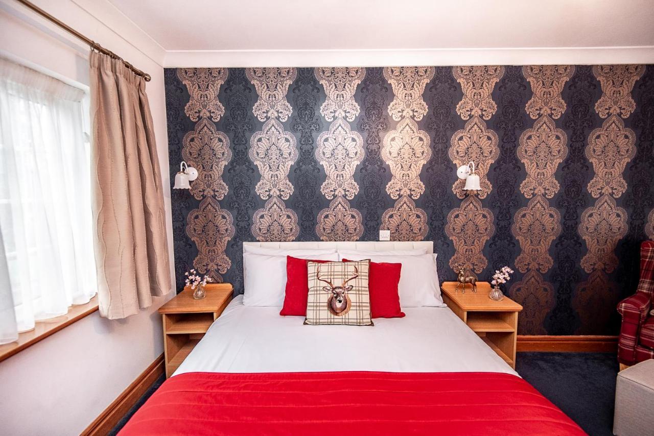 Trivelles Waterhall Country Gatwick Hotel & Airport Parking Crawley  Ngoại thất bức ảnh