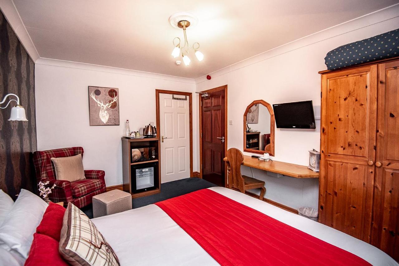 Trivelles Waterhall Country Gatwick Hotel & Airport Parking Crawley  Ngoại thất bức ảnh