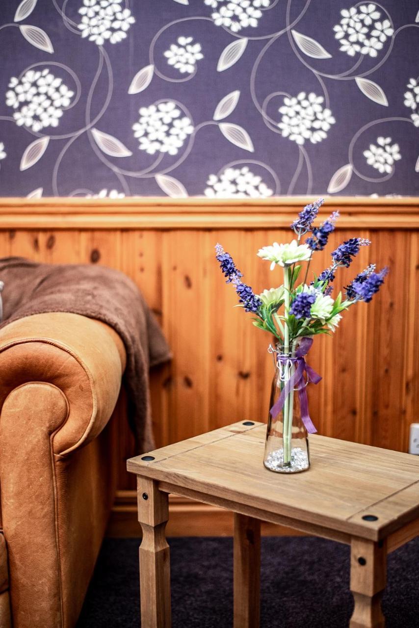 Trivelles Waterhall Country Gatwick Hotel & Airport Parking Crawley  Ngoại thất bức ảnh