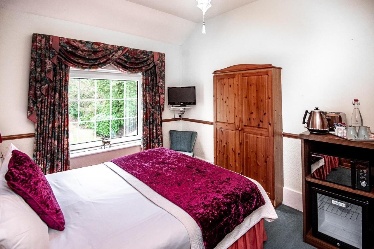 Trivelles Waterhall Country Gatwick Hotel & Airport Parking Crawley  Ngoại thất bức ảnh
