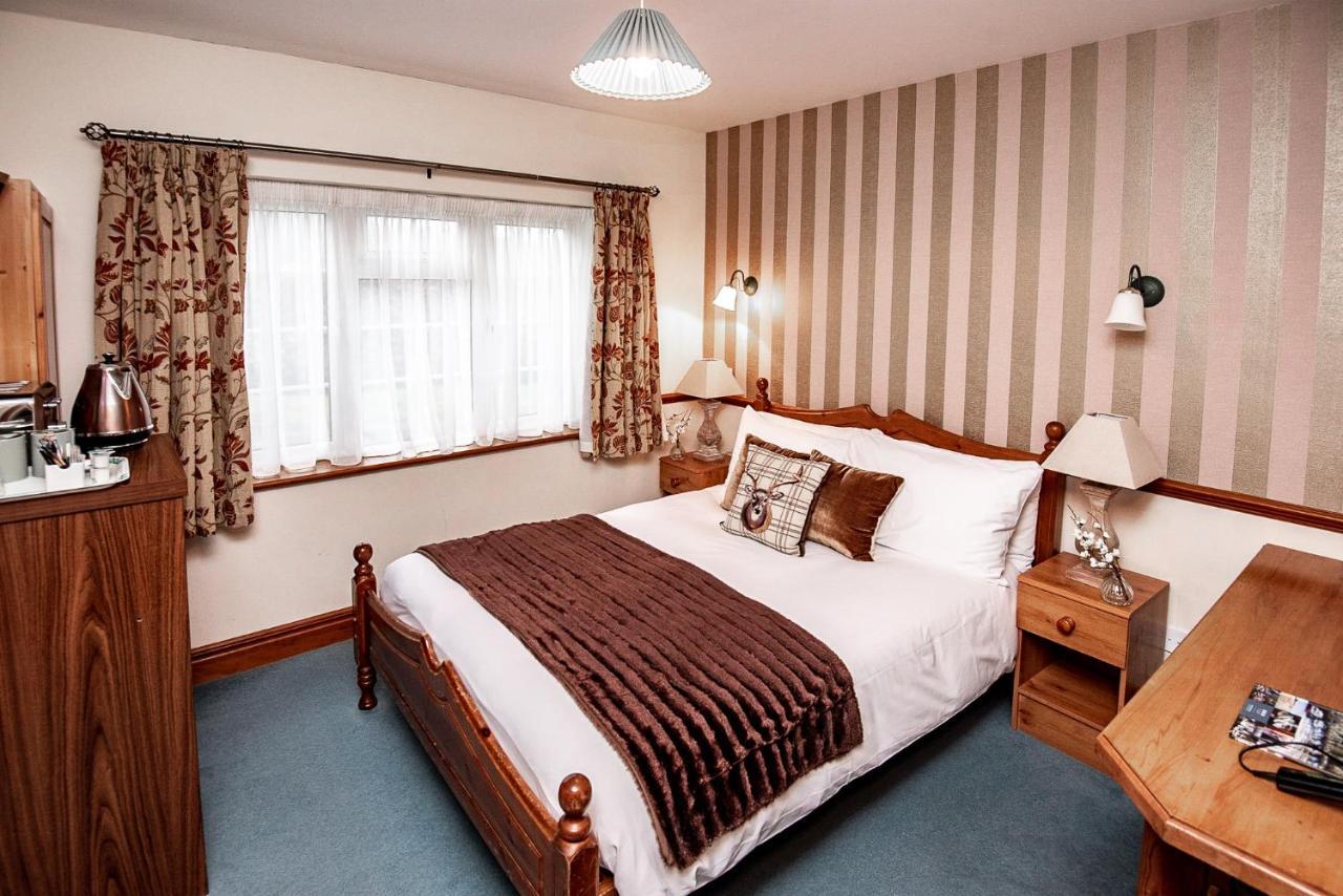 Trivelles Waterhall Country Gatwick Hotel & Airport Parking Crawley  Ngoại thất bức ảnh