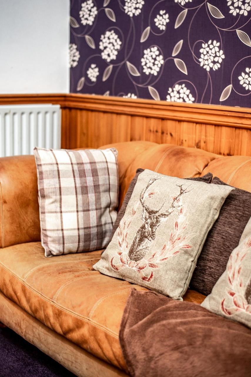 Trivelles Waterhall Country Gatwick Hotel & Airport Parking Crawley  Ngoại thất bức ảnh