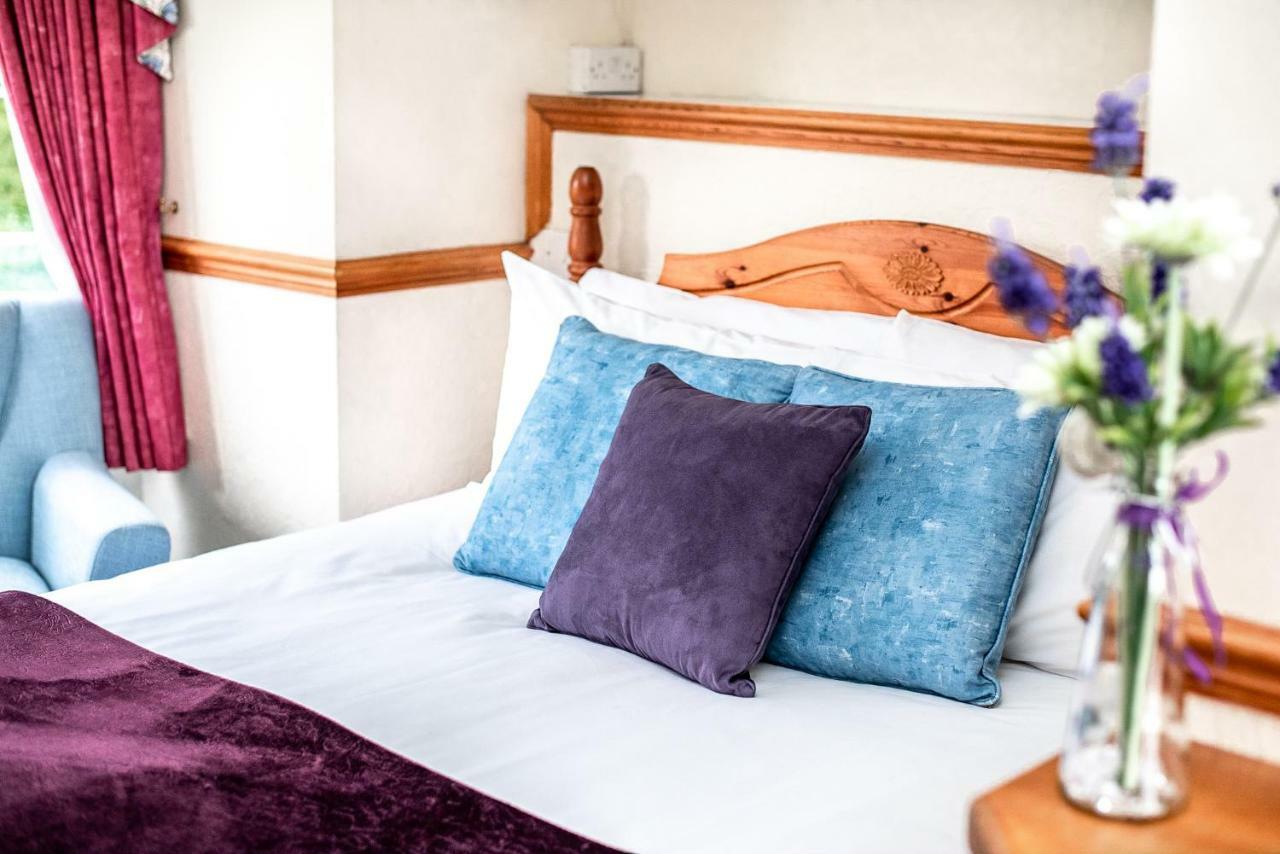 Trivelles Waterhall Country Gatwick Hotel & Airport Parking Crawley  Ngoại thất bức ảnh