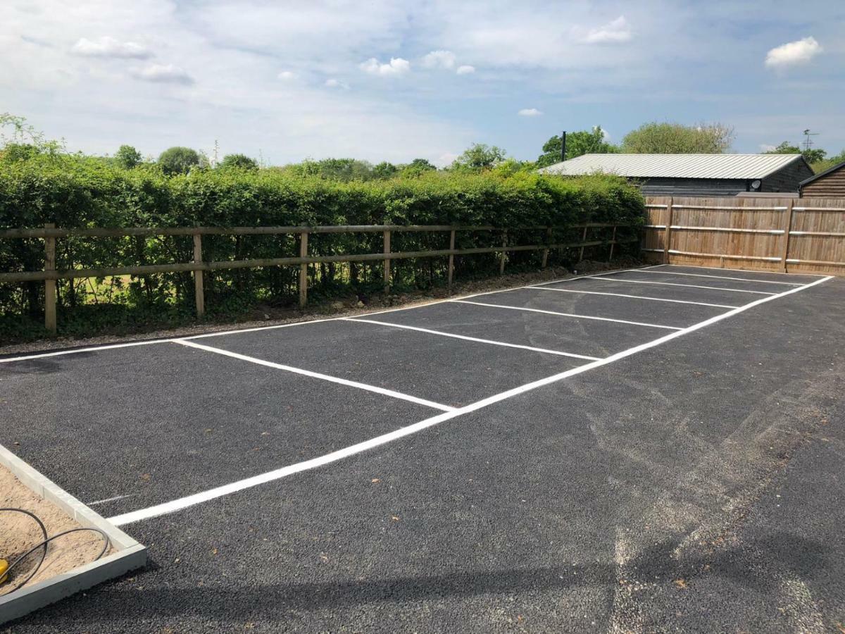 Trivelles Waterhall Country Gatwick Hotel & Airport Parking Crawley  Ngoại thất bức ảnh