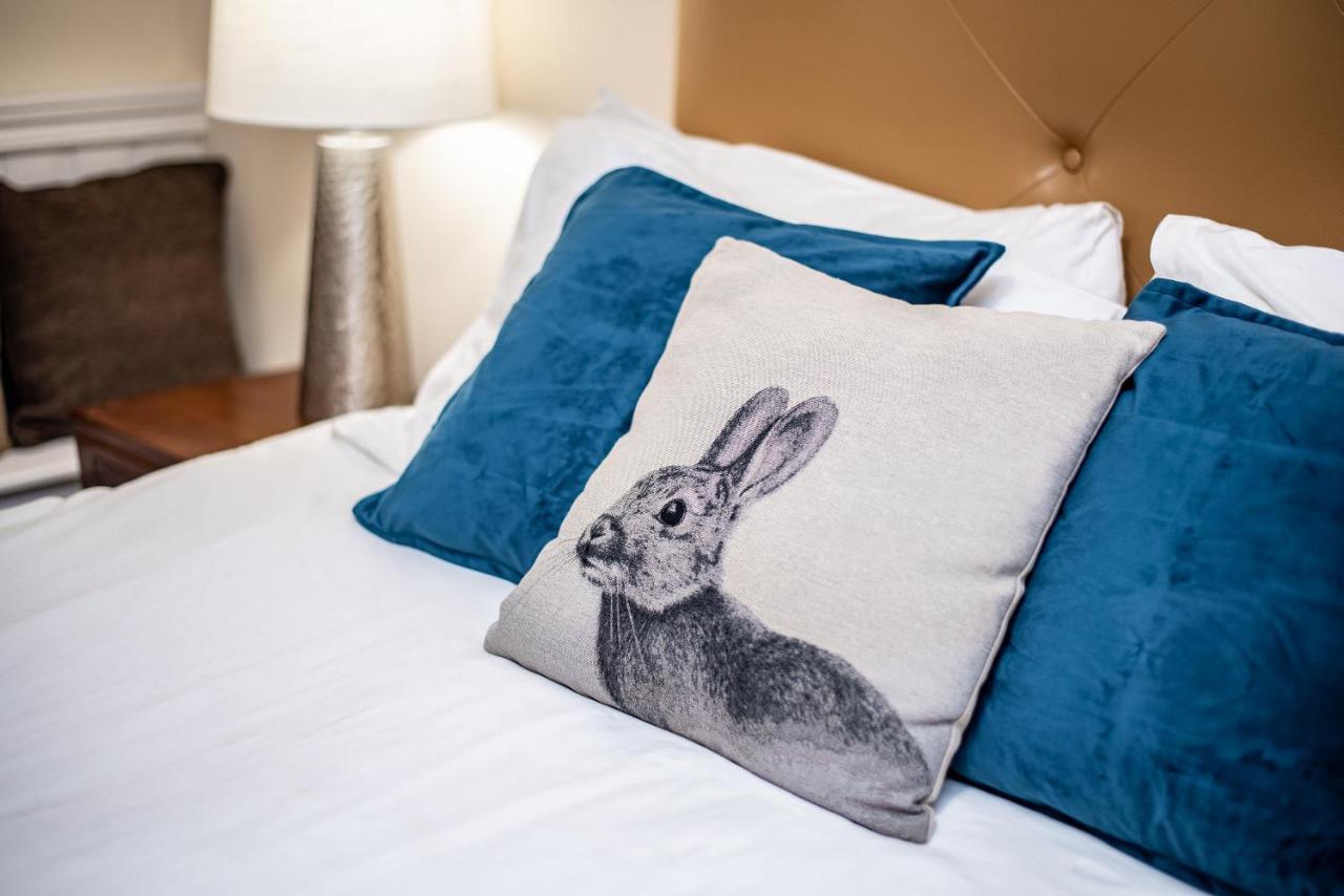 Trivelles Waterhall Country Gatwick Hotel & Airport Parking Crawley  Ngoại thất bức ảnh