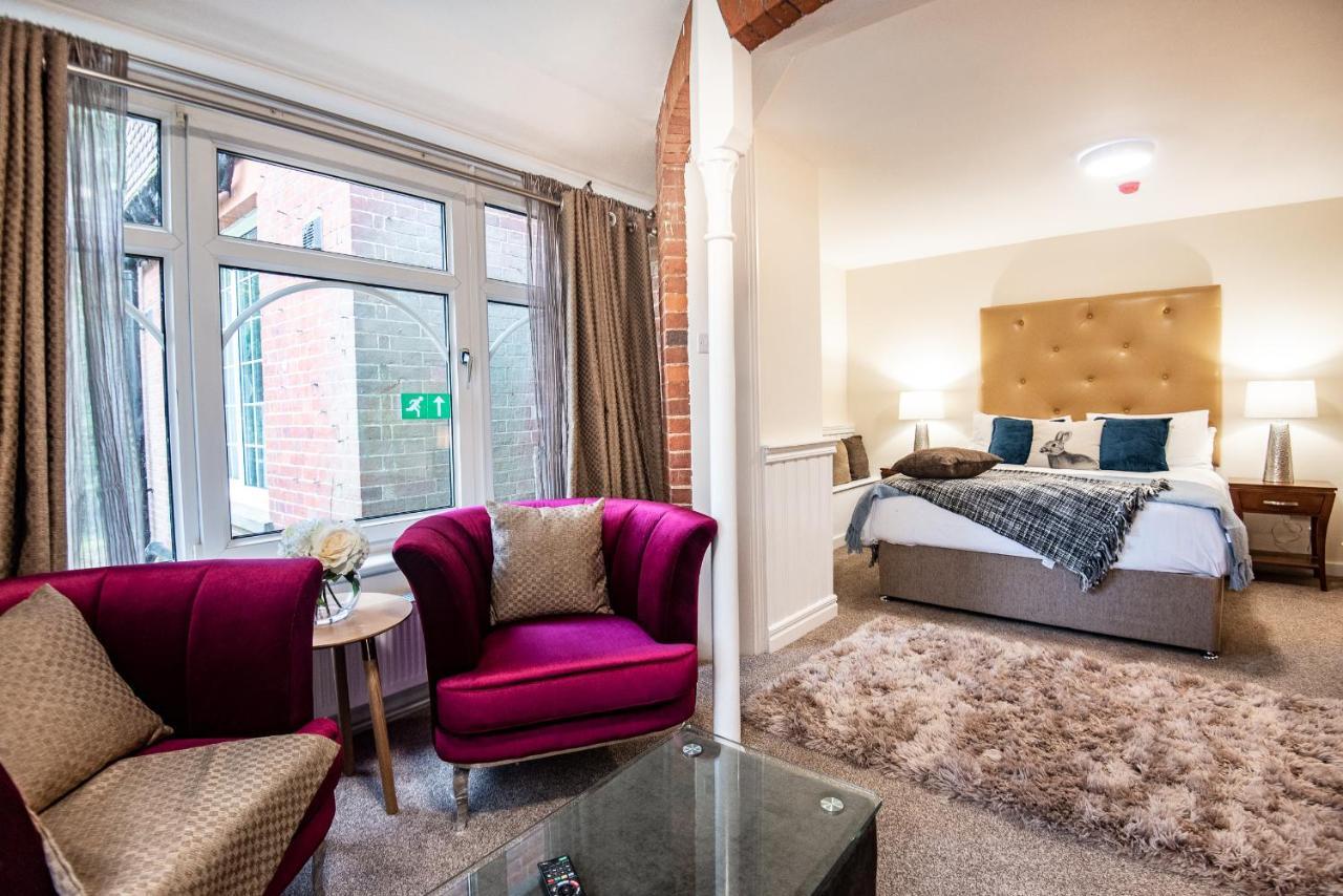 Trivelles Waterhall Country Gatwick Hotel & Airport Parking Crawley  Ngoại thất bức ảnh
