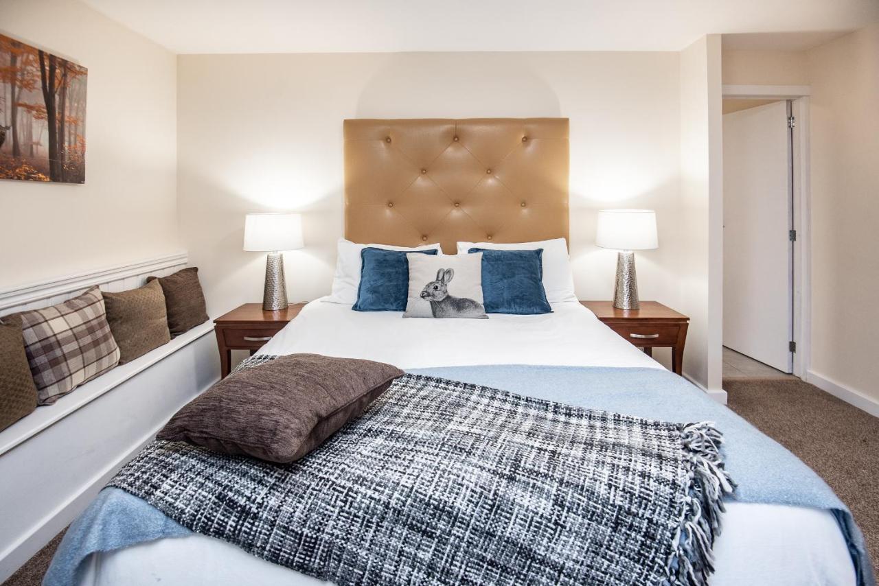 Trivelles Waterhall Country Gatwick Hotel & Airport Parking Crawley  Ngoại thất bức ảnh